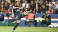 Neymar hingga pekan ke-9 telah mengoleksi enam gol untuk Paris Saint-Germain. Koleksi gol tersebut mengantar Neymar berada pada peringkat keenam klasemen top scorer Ligue 1 Prancis. (AFP/Christophe Simon)