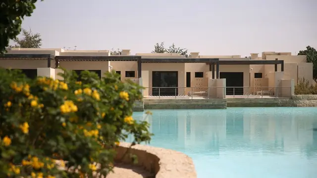 Penampakan Zulal Wellness Resort di kota Qatari, Ruwais, Qatar.