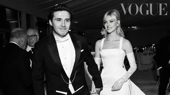 Nicola Peltz Tampil Memukau Kenakan Gaun Valentino saat Menikah dengan Brooklyn Beckham