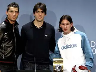 Portugal's Cristiano Ronaldo, Brazil's Kaka and Argentina's Lionel Messi pose during a press conference prior to the FIFA World Player Gala 2007 award ceremony 17 December 2007 in Zurich. AFP PHOTO / FABRICE COFFRINI