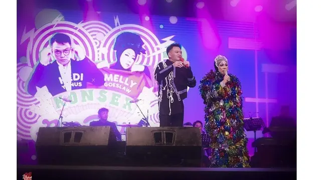 Mengaku Kangen Manggung, Ini 8 Kostum Nyentrik Ala Melly Goeslaw