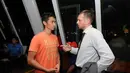 Gavin Kwan Adsit (kiri) berbincang dengan Scott Cooper usai jumpa pers perkenalan pelatih baru klub Mitra Kukar di Jakarta, (11/12/2014). (Liputan6.com/Helmi Fithriansyah)