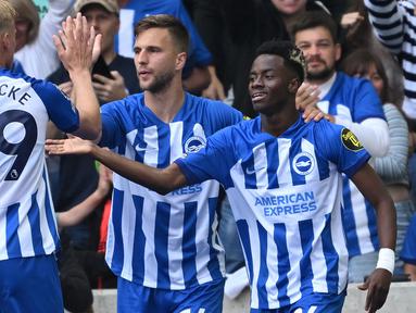 Mayoritas liga-liga top Eropa telah memulai musim 2023/2024 secara serentak pada 12 Agustus 2023 lalu, salah satunya adalah Liga Inggris. Beberapa pemain baru pun telah dipercaya timnya berlaga pada laga pembuka di Liga Inggris. Seperti 6 pemain berikut yang tampil moncer dalam laga debutnya dengan menyumbang gol dan sebagaian besar meraih tiga poin penuh. (AFP/Justin Tallis)