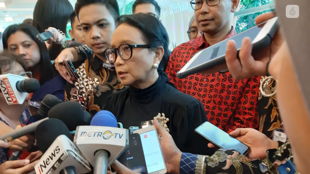 Menlu Retno Marsudi mengumumkan tiga WNI positif kena Virus Corona di kapal Diamond Princess.