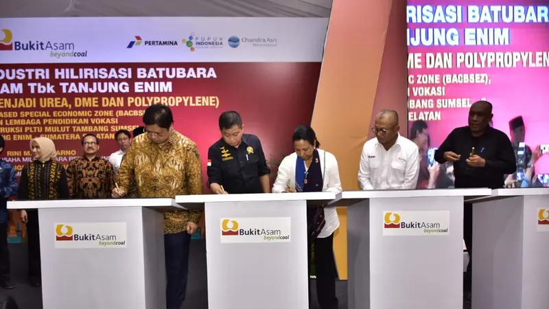 Pencanangan industri hilirisasi batubara di Bukit Asam Coal Based Special Economic Zone (BACBSEZ), Tanjung Enim, pada Minggu (4/3/2019). Dok Kementerian BUMN