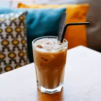Ilustrasi es kopi susu./Copyright unsplash.com/Thomas Vimare