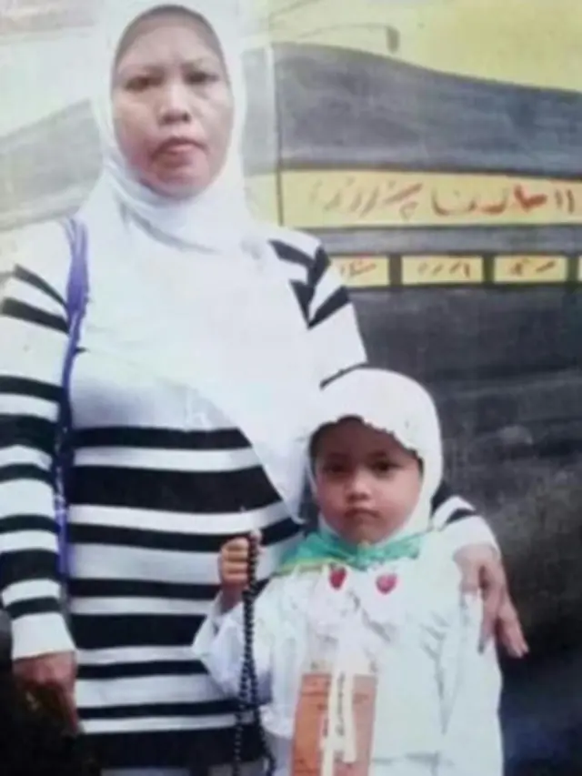Meninggal Dunia, Ini 6 Potret Kenangan Putri DA dan Sang Ibu