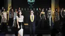 Di akhir pagelaran busana ini, Dian Sastro selaku Brand Ambassador Molto muncul bersama Barli Asmara, Jakarta, (29/8/14). (Liputan6.com/Panji Diksana)
