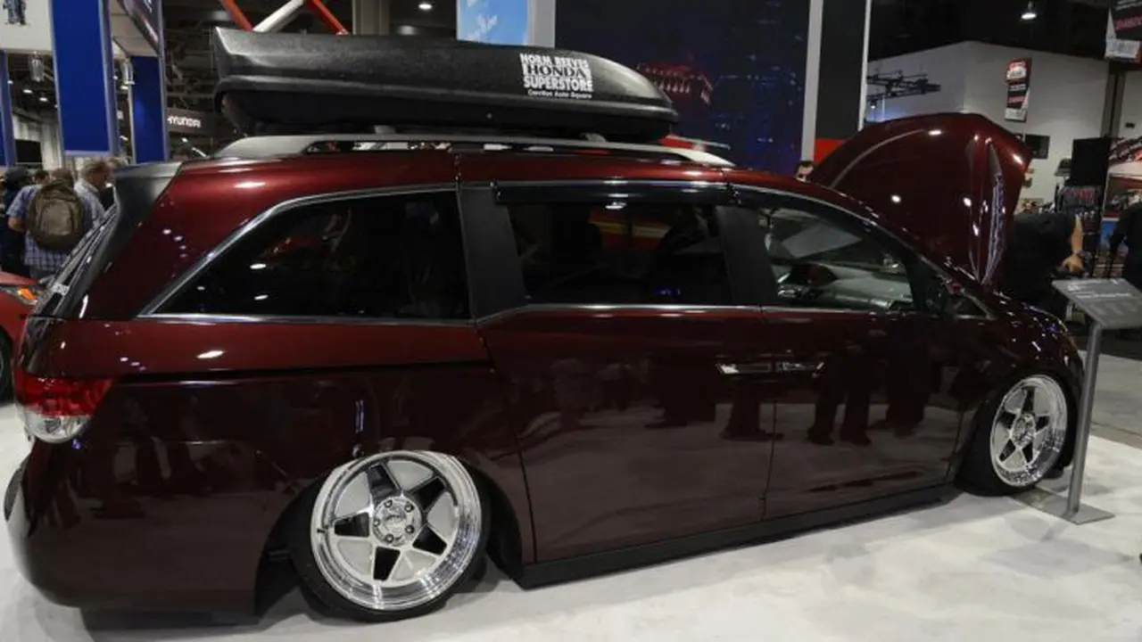 Honda Odyssey hasil modifikasi Honda dan Bisimoto