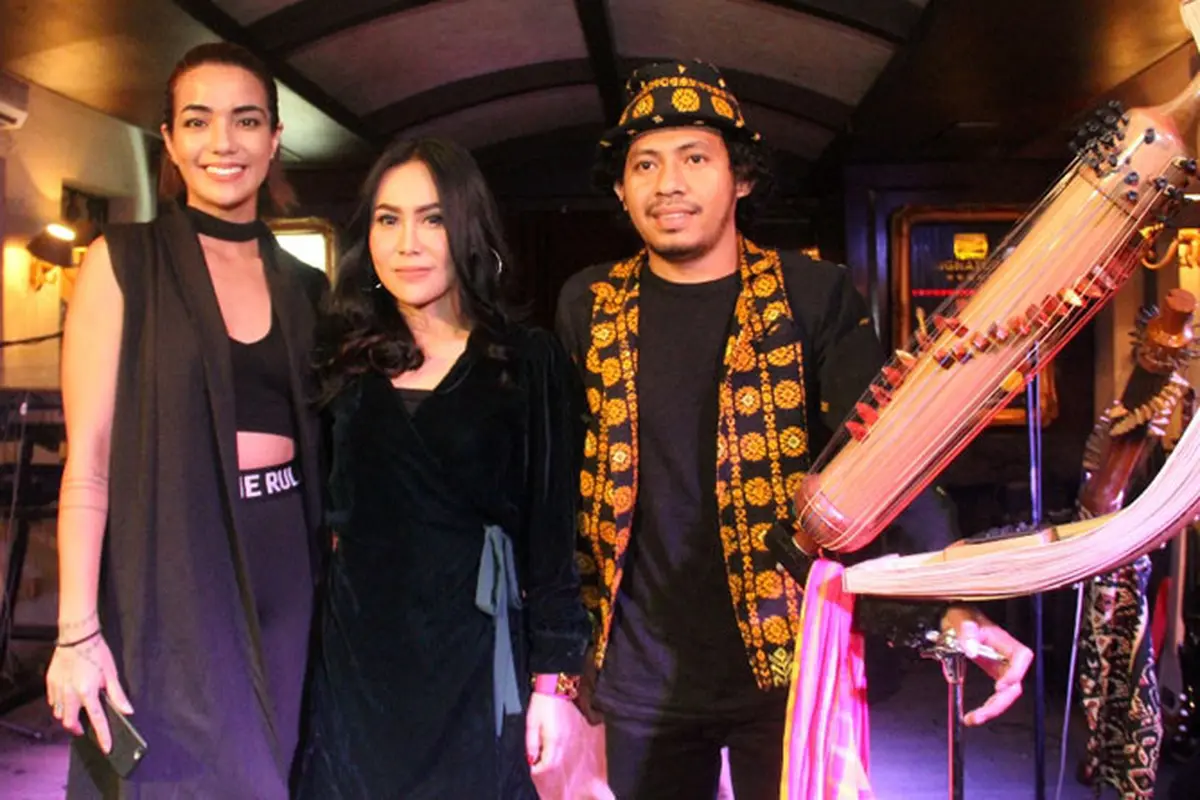 Sheila Marcia dan Winsas Project