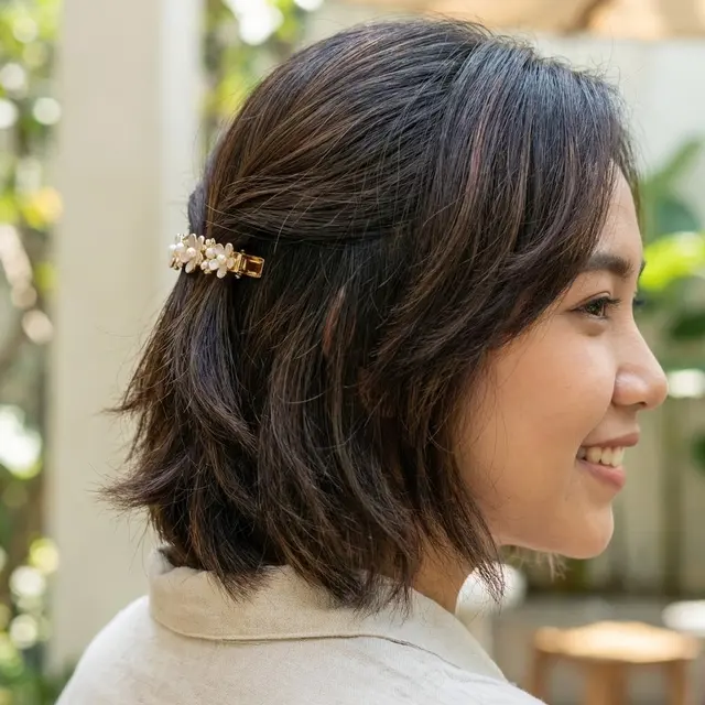 Model Rambut Wanita Pendek Dijepit