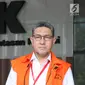 Anggota DPR F-PAN Sukiman usai menjalani pemeriksaan perdana pascapenahanan oleh penyidik di Gedung KPK, Jakarta, Jumat (16/8/2019). Sukiman diperiksa sebagai tersangka dugaan suap pengurusan dana perimbangan APBN-P 2017 dan APBN 2018 Kabupaten Pegunungan Arfak. (merdeka.com/Dwi Narwoko)