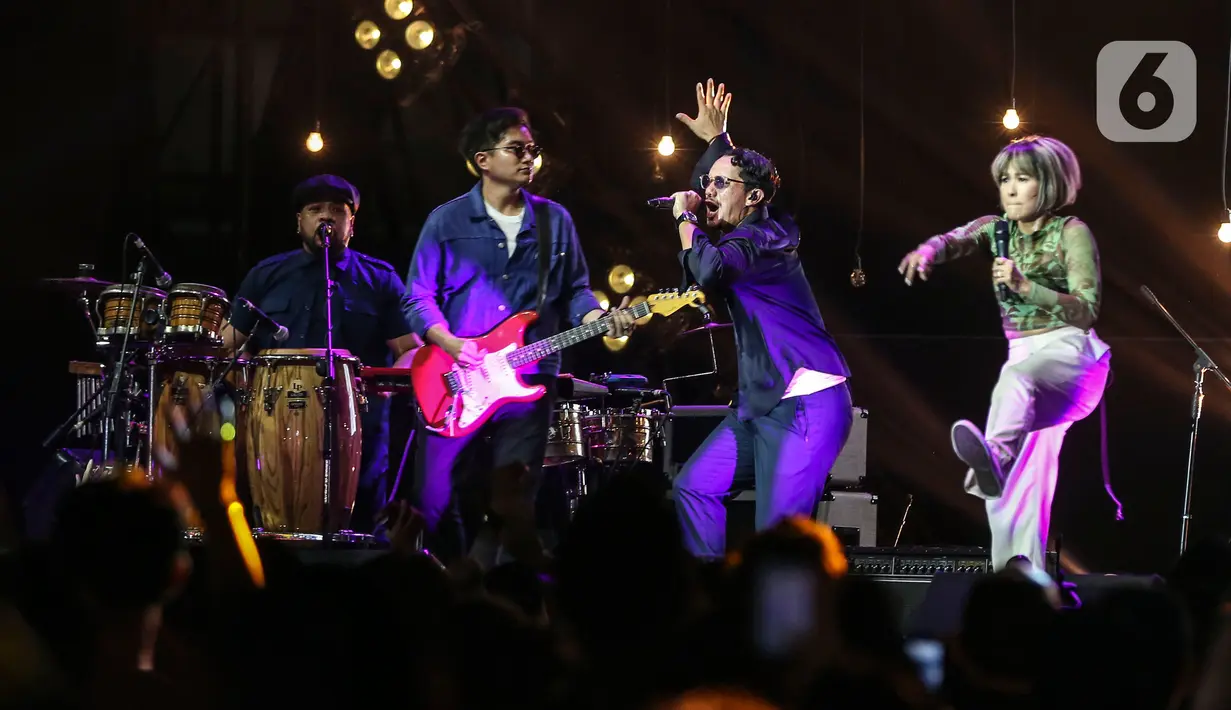 <p>Maliq &amp; D'essential saat pentas di Perhelatan Jakarta Internasional BNI Java Jazz Festival (BNIJJF2022), di JiExpo Kemayoran, Jakarta Pusat, Jumat (27/5/2022). (Liputan6.com/Johan Tallo)</p>