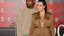 Pasangan Kim Kardashian dan Kanye West sedang  berusaha menjaga hubungan pernikahan mereka. Kanyepun dikabarkan berjanji untuk menjadi suami dan ayah yang lebih baik untuk istri dan anaknya. (AFP/Bintang.com)