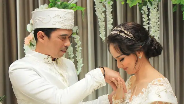 Resmi Menikah, Ini 6 Potret Rico Hidros Suami Angelica Simperler