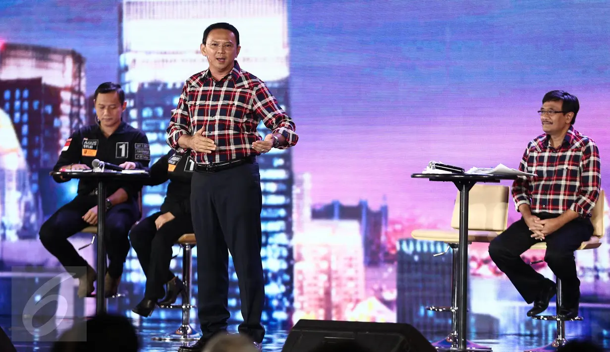 Cagub DKI Jakarta nomor 2, Basuki T Purnama memaparkan visi misi pada Debat perdana Cagub DKI Jakarta di Bidakara, Jakarta, Jumat (10/1/2). (Liputan6.com/Faizal Fanani)