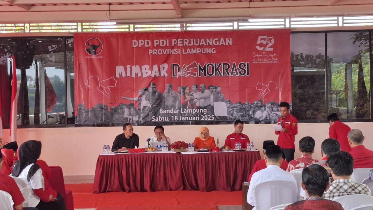 DPD PDI Lampung menggelar mimbar demokrasi, peringanti HUT ke 50 PDI Perjuangan. Foto : (Liputan6.com/Ardi).