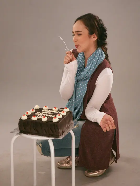 Usia Pamela Bowie baru saja genap 24 tahun. Pada usianya sekarang ini, ia mengaku masih menyandang status jomblo. Meski tanpa didampingi kekasih, ia merasakan bahagia di ulang tahunnya kali ini. (Nurwahyunan/Bintang.com)