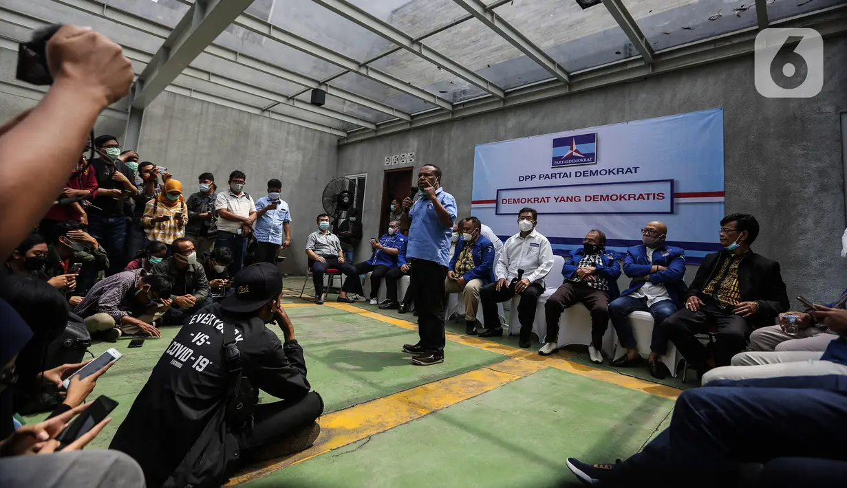 Suasana keterangan pers terkait urgensi KLB Sibolangit di Jakarta, Kamis (11/3/2021). Dalam keterangannya Jhonny mengatakan pengurus versi KLB akan melaporkan AHY ke kepolisian atas dugaan pemalsuan mukadimah AD/ART partai. (Liputan6.com/Johan Tallo)