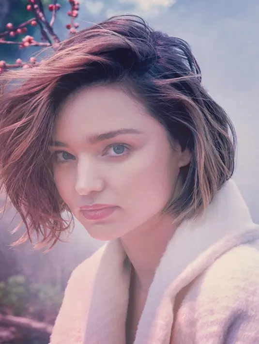 Pernikahan Miranda dan Evan nampaknya digelar secara privat, dan hanya dihadiri oleh keluarga dan para sahabat terdekatnya. Dilansir E! News, sepasang pengantin baru ini tampak bahagia dengan hari bersejarah mereka. (Instagram/mirandakerr)