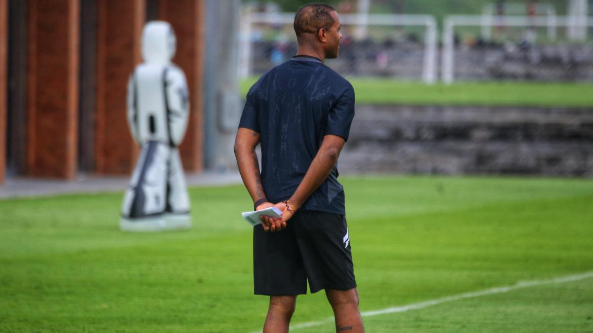 Kompak dan Penuh Makna, Patrick Kluivert sampai Ole Romeny Pakai Gelang Tridatu Selama TC Timnas Indonesia di Bali