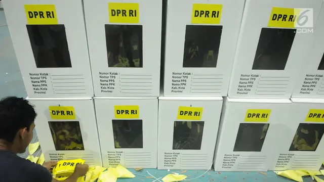 Melihat Perakitan Kotak Suara Pemilu 2019