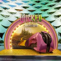 Sentosa dan Resorts World Sentosa menghadirkan pengalaman imersif bertema Wicked: For Good yang mengubah musim liburan di Singapura menjadi perjalanan penuh keajaiban, imajinasi, dan pesan kebaikan dari Negeri Oz. (Foto: RWS.doc)