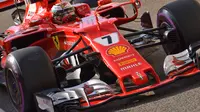 Pembalap Ferarri, Sebastian Vettel, menjadi yang tercepat pada sesi latihan bebas pertama (FP1) di F1 GP Abu Dhabi, Jumat (24/11/2017) (AFP Photo/Giuseppe Cacace)