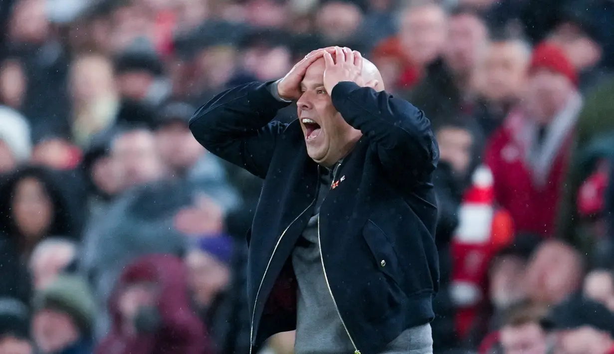 Liverpool harus mengakui keunggulan Paris Saint-Germain dengan skor 0-2 pada leg kedua perempat final Liga Champions 2025/2026. (AP Photo/Jon Super)