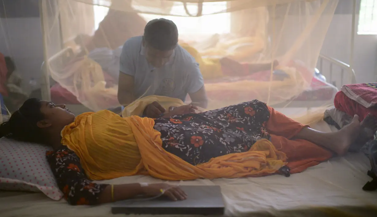Otoritas kesehatan Bangladesh telah melaporkan 12 kematian yang disebabkan oleh virus demam berdarah dan rekor jumlah pasien yang dirawat di rumah sakit akibat infeksi yang disebabkan oleh gigitan serangga. (AP Photo/Mahmud Hossain Opu)