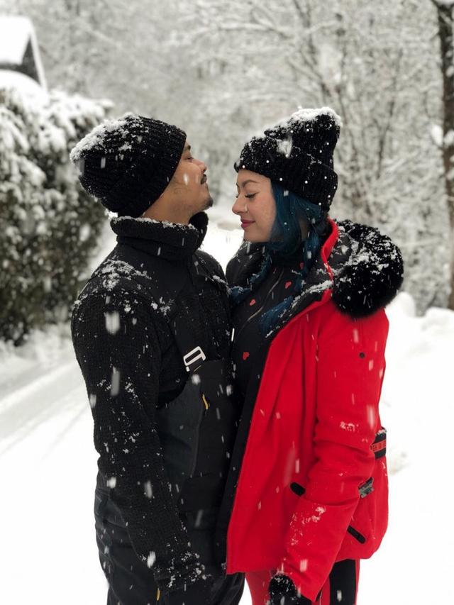 Enggak Menyangka, 6 Seleb Ini Menikah dengan Fans Sendiri