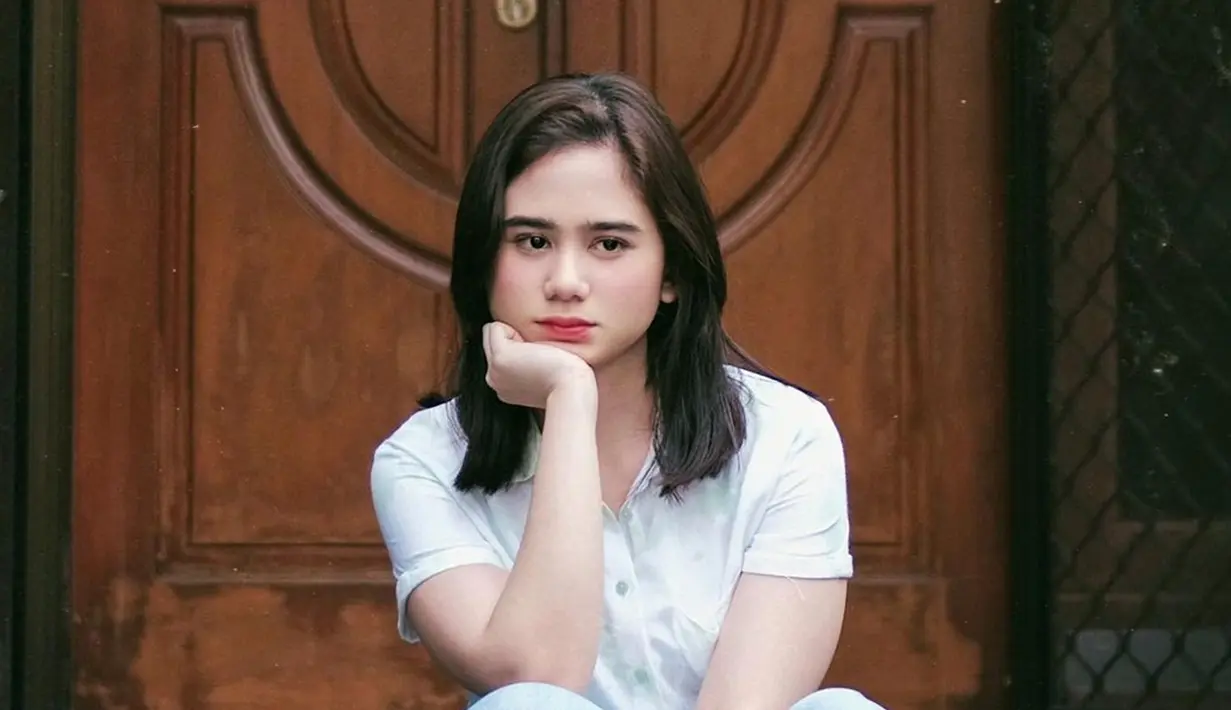 Bertepatan dengan Hari Film Nasional, Tissa Biani unggah foto lawas tahun 2013 saat ia masih berusia 12 tahun. Terjun ke industri hiburan tahun 2007, kepiawaian akting Tissa Biani kini makin matang. Lewat keterangan unggahannya, Tissa Biani menuliskan sebuah cerita singkat bahwa ia tidak pernah menyesal terjun ke industri perfilman. Kekasih Dul Jaelani itu juga menambahkan bahwa ia bersyukur masih berkarya di dunia yang sudah membesarkan namanya. (Liputan6.com/IG/@tissabiani)