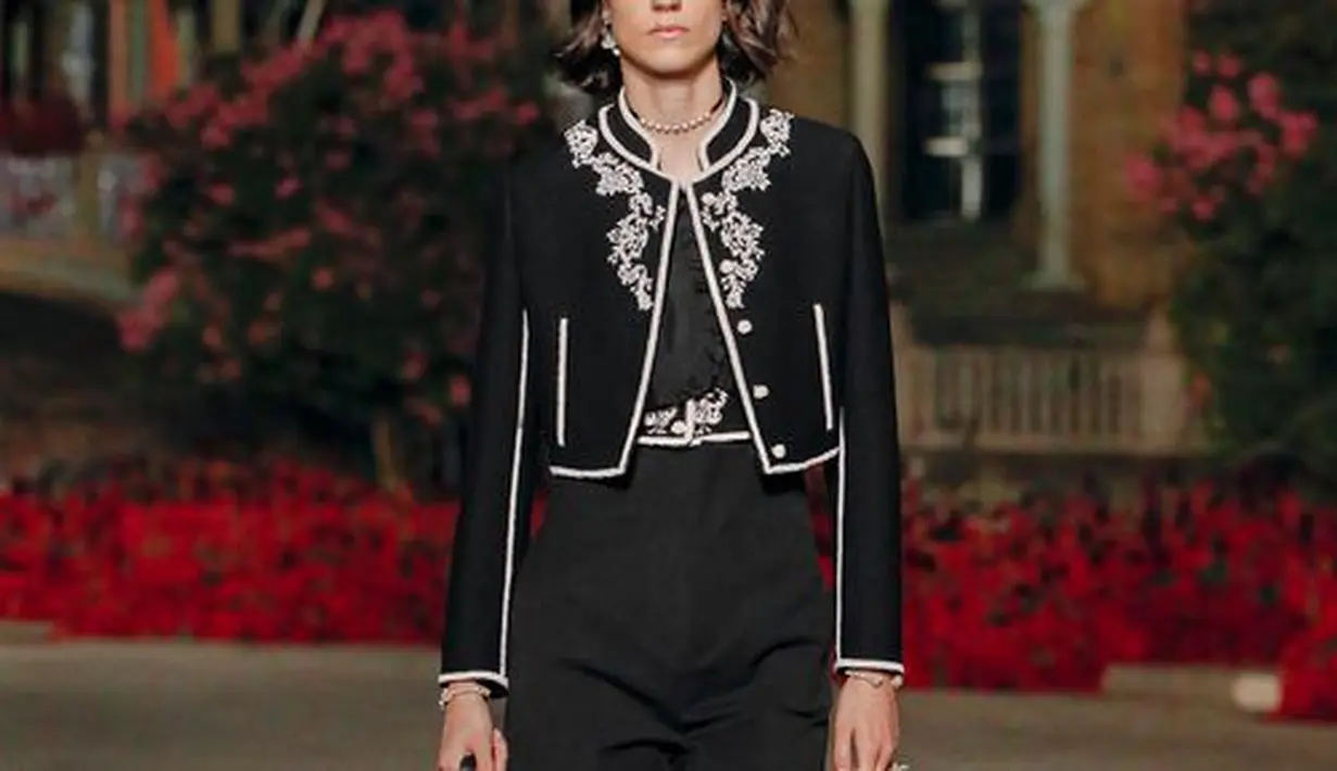 <p>Koleksi Dior Cruise 2023 seperti menggemakan sejarah Dior sendiri. Serta keinginan Dior untuk mencari kolaborasi yang orisinal, yang terinspirasi dari wilayah asalnya. Foto: Document/Dior.</p>