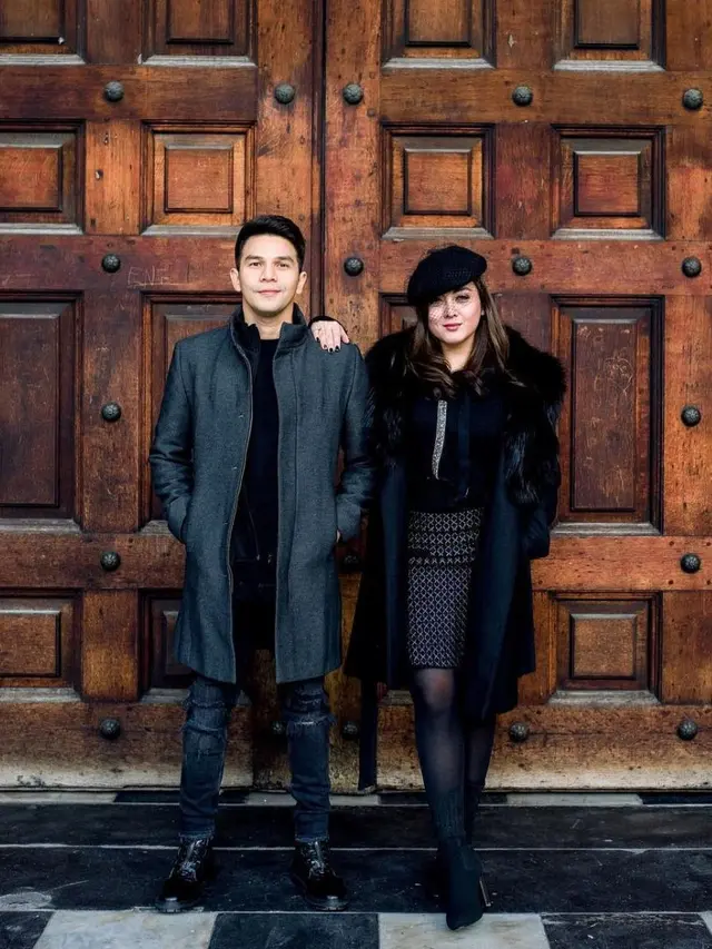 Dikabarkan Akan Bercerai, Ini 6 Potret Kebersamaan Jonathan Frizzy dan Sang Istri