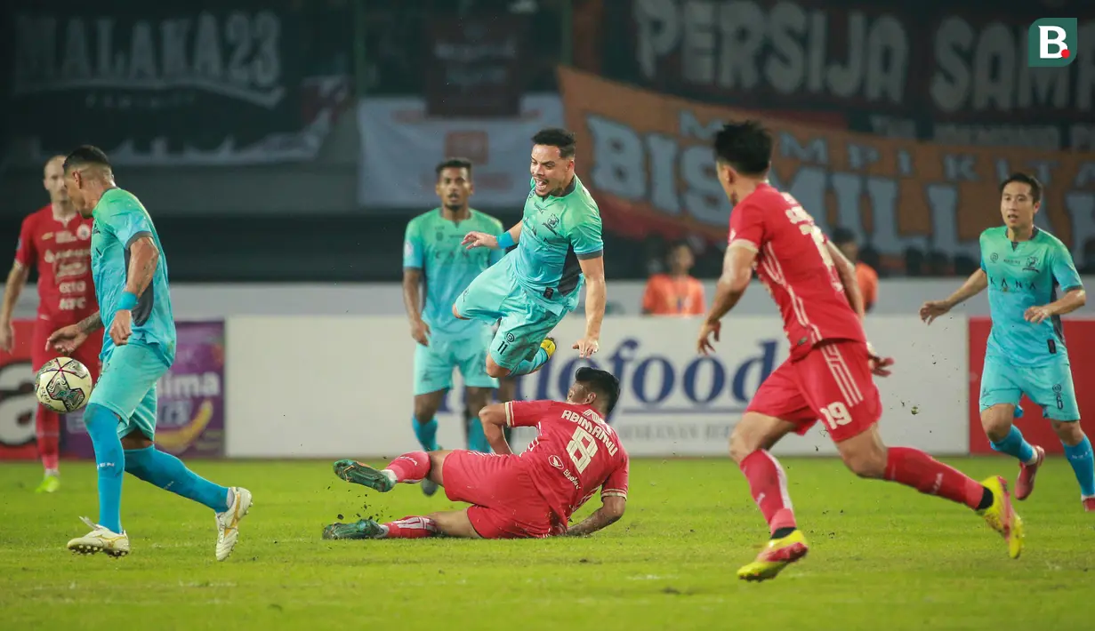 Madura United. Di posisi ke-3 ada Madura United sebagai tim paling produktif dalam 10 laga awal BRI Liga 1 2022/2023. Tim yang kini menempati posisi puncak klasemen sementara dengan perolehan 23 poin ini juga telah mencetak 19 gol seperti Persib Bandung. Pemain tertajam di kubu Madura United adalah Lulinha, sayap kiri asal Brasil berusia 32 tahun yang telah mencetak 6 gol hingga kini. (Bola.com/Bagaskara Lazuardi)