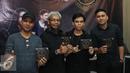 Musisi Grassrock berpose seusai peluncuran album di Kawasan Kemang, Jakarta, Jumat (29/04/2016). Boomerang, Grassrock dan D'bandhits launching album kompilasi mereka yang diberi nama 3 ROCK. (Liputan6.com/Herman Zakharia)