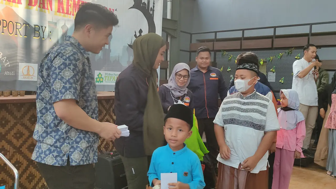 Saat Para Pelaku Pariwisata Berbagi Sambil Mengedukasi
