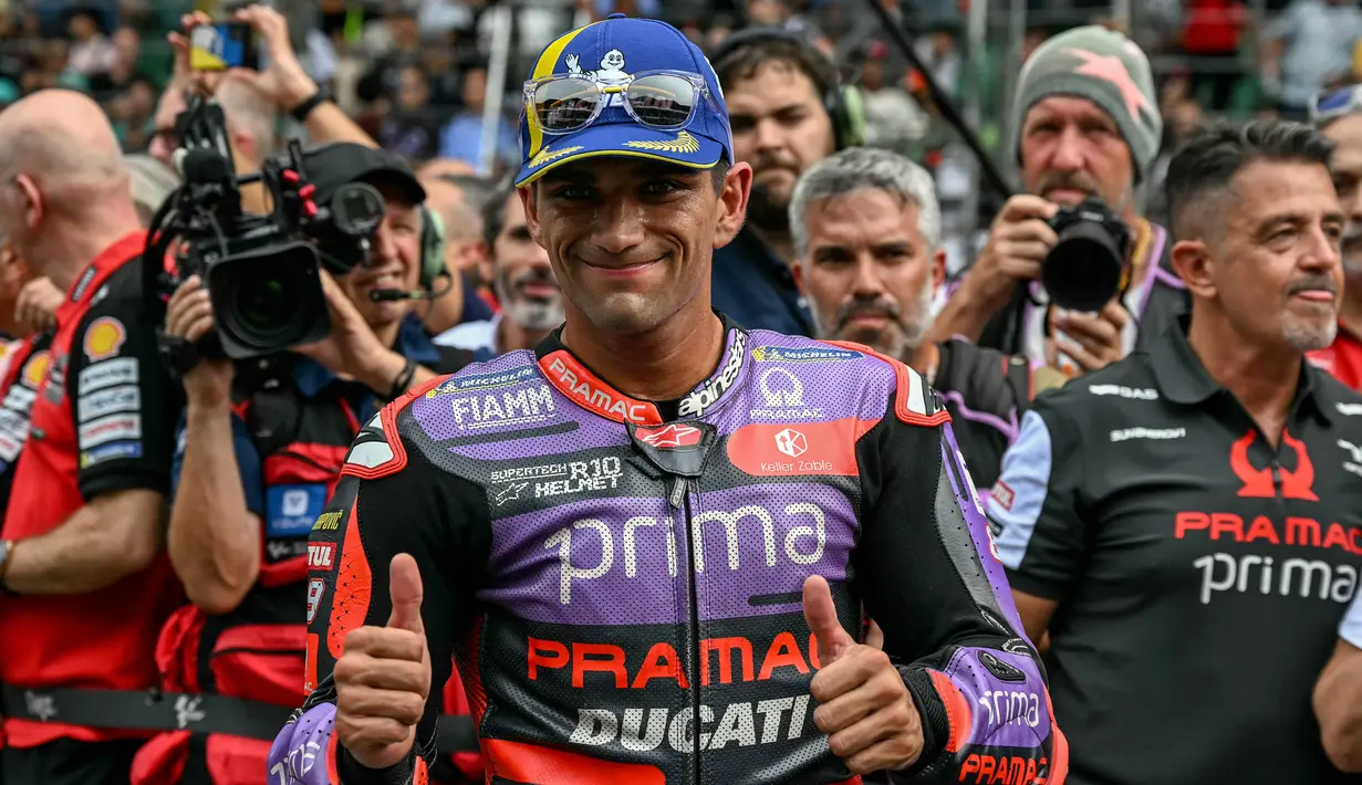 Kemenangan pada Sprint Race MotoGP Malaysia 2024 membuat Jorge Martin makin dekat dengan gelar juara. (MOHD RASFAN/AFP)