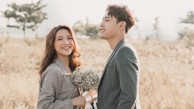 couple bahagia kencan