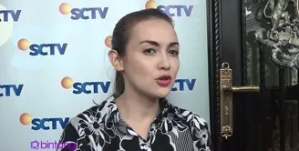Rianti Cartwright berperan sebagai Malika dalam serial Elif Indonesia. Menjadi karakter seorang Ibu yang tertindas, kisah Rianti sangatlah pilu dalam serial Elif Indonesia.