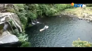 Yuk, coba olahraga ekstrem "cliff jumping" di lereng gunung Slamet. Seperti apa ya keseruannya?