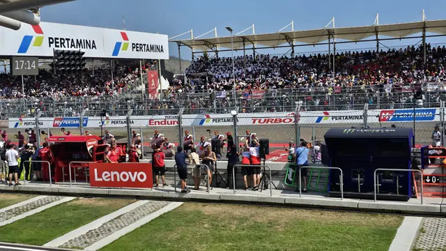 Atraksi jelang start MotoGP Indonesia 2023