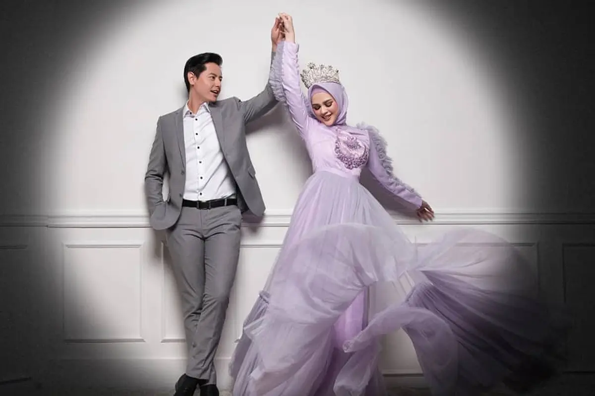 [Fimela] Roger Danuarta dan Cut Meyriska