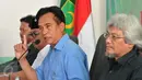 Ketua Umum DPP Partai Bulan Bintang (PBB) Yusril Ihza Mahendra saat menggelar konferensi pers di Kantor PBB, Jakarta Selatan, Senin (26/10/2015). PBB memberikan tanggapan mengenai kinerja setahun pemerintahan Jokowi-JK. (Liputan6.com/Andrian M Tunay) 