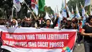  Dengan berbagai spanduk dan atribut yang berisi aspirasi terhadap sidang Gugatan Pilpres 2014, ribuan massa itu melakukan long march dari Bundaran HI, Jakarta (Liputan6.com/Miftahul Hayat)