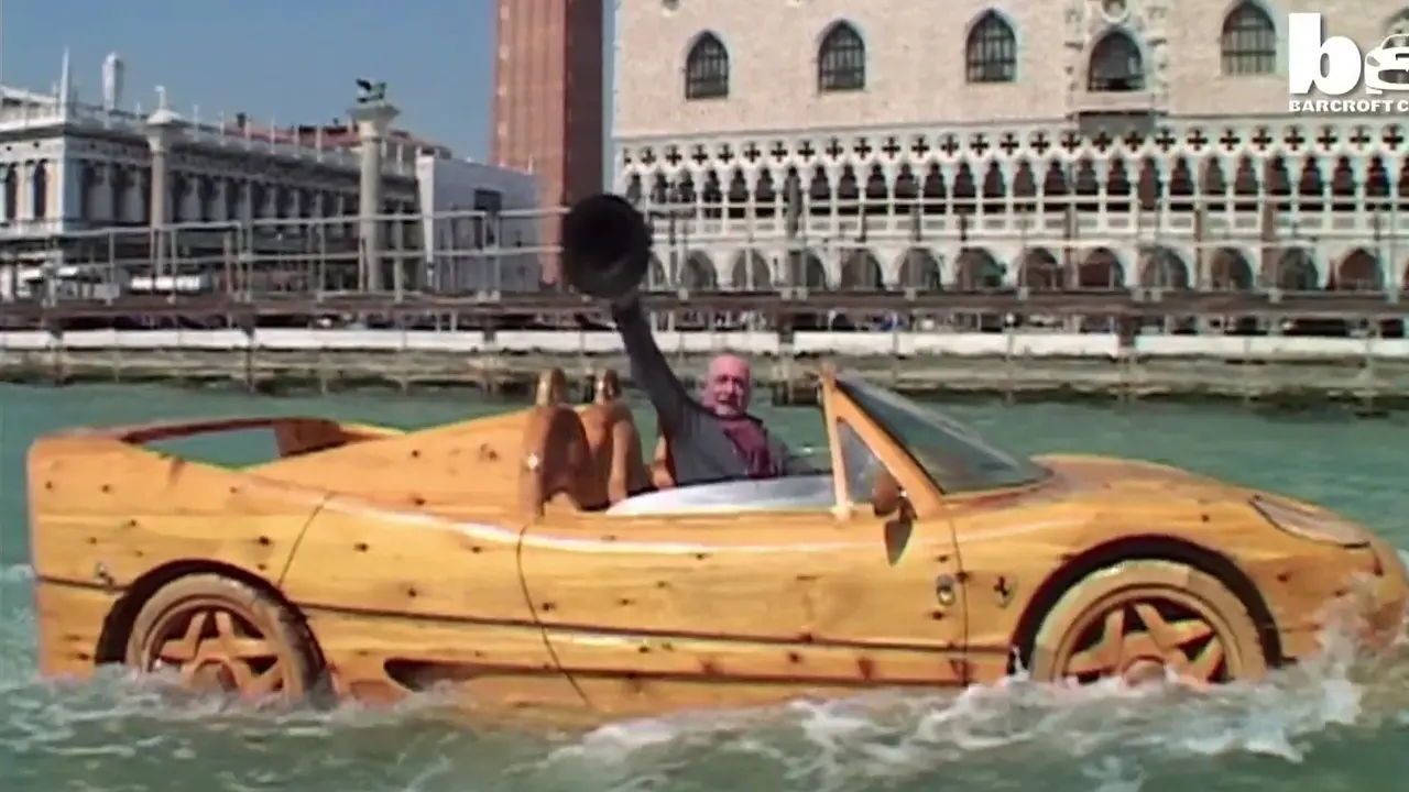 Gondola Venesia Berubah Jadi Ferrari F50, Ada Apa?