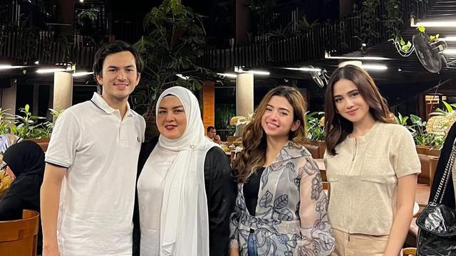 Rizky Nazar di Acara Ultah Ibunya