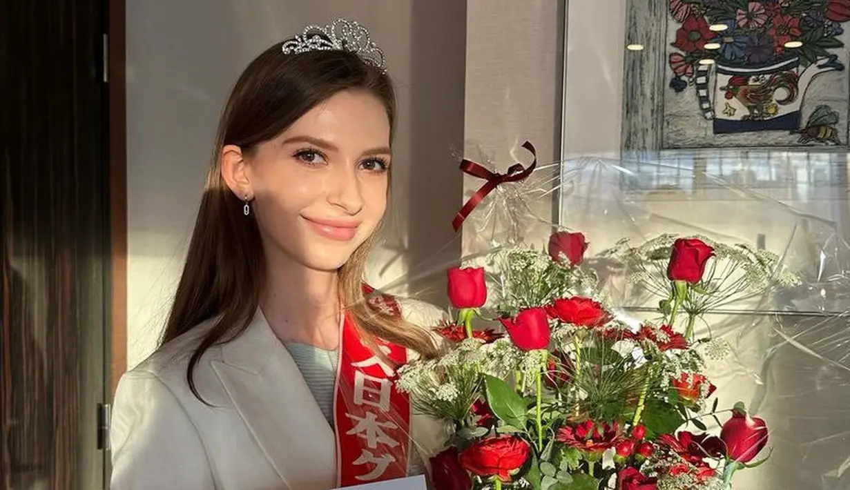 8 Potret Tampilan Carolina Shiino Miss Jepang Terbaru Berparas Bule
