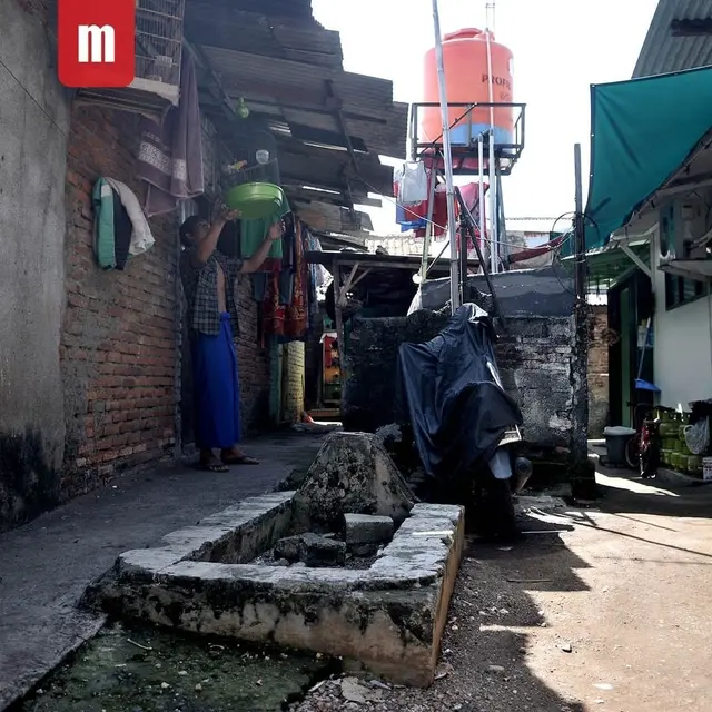 6 Potret Makam di Pinggir Gang yang Viral, Tersebar di Tengah Perkampungan