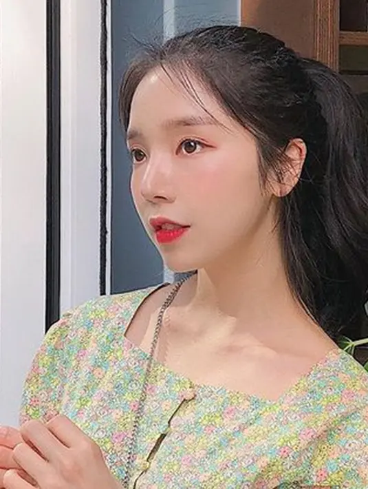 <p>Sosok PURE.D mendadak jadi sorotan usai dikonfirmasi menjalin hubungan dengan leader GOT7, Jay B. Pemilik nama asli Kim Do Hyun ini adalah seorang SFX (special effect makeup) artist. Kerap bagikan hasil SFX makeup di Instagram, ia nyatanya memiliki paras yang menawan. (Liputan6.com/IG/@pure.ddd)</p>